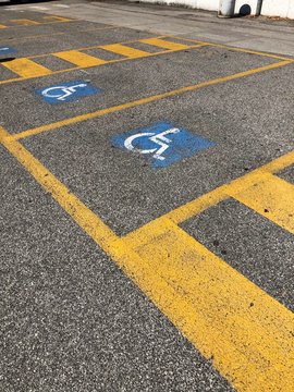 segnaletica stradale freccia stop disabili strisce pedonali bus autobus codice stradale polizia sicurezza