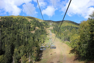 Fototapeta na wymiar cable car in the mountains