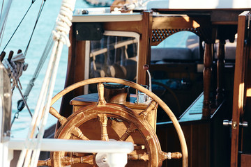 Equipment of yachts and sailing ships