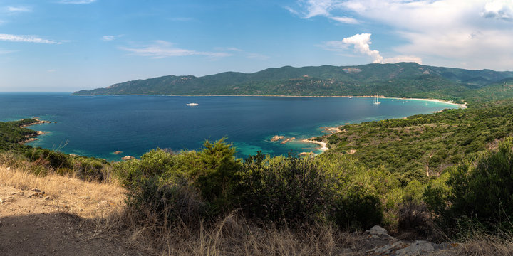 La baie de Cupabia depuis la tour Capanella, r&eacute;gion de propiano, Corse