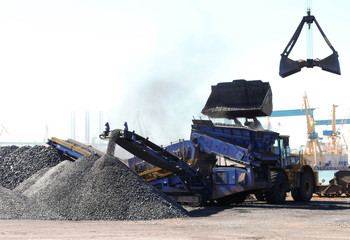 Conveyor belt with charcoal and crane claw