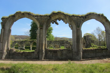 Fototapeta na wymiar Hailes Abbey Ruins, England, 2016