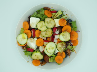 Ensalada mediterránea, vista cenital