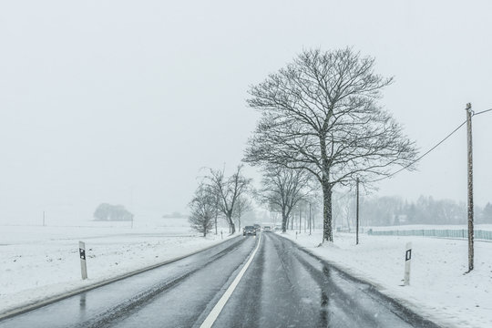 Winter Landstraße Schneefall