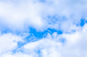 Obraz premium texture of a blue sky behind white clouds