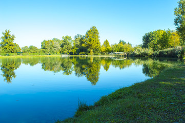 vista sul lago in una giornata limpida