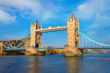 Fototapeta na wymiar Tower bridge crosses the River Thames, in London, Uk