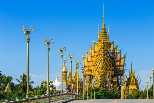 Temple (Thai language:Wat Chan West) is a Buddhist temple (Thai language:Wat) It is a major tourist attraction in Phitsanulok, Thailand.