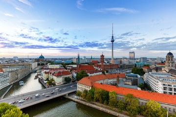 Fototapeta premium Berliński linii horyzontu TV wierza Rotes Rathaus Niemcy Miasto