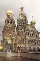 Fototapeta na wymiar Cathedral of the Savior on blood in St. Petersburg, one of the most famous and popular place visited by tourists from different countries