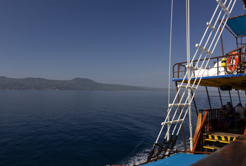 boat trip by sea past the Islands and the coast, with access to the open sea, a great time to relax in the summer
