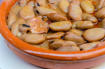 Michirones served in a clay plate