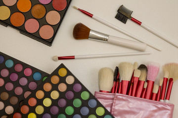 Colorful makeup set of eye shadows and brushes - 224835207