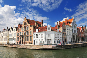 Fototapeta na wymiar Canal and old houses in Bruges (Brugge) Belgium.