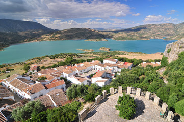 Fototapeta na wymiar Spain, Andalusia, Zahara de la Sierra in the natural reserve Sierra of Grazalema, the white village and the artificial lake.