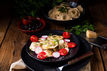 Organic - ravioli Delicate peas with olive oil, tomatoes and radishes