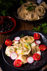 Organic - ravioli Delicate peas with olive oil, tomatoes and radishes