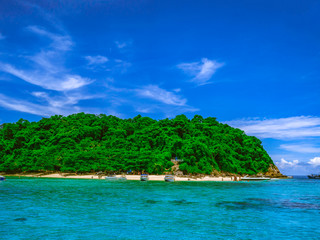 Fototapeta premium Beautiful seascape with Koh talu island rayong city,idyllic ocean and Blue sky in vacation time,Summer concept.