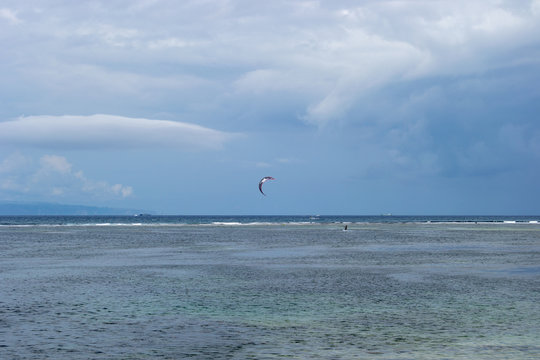 Skyte surf on the ocean