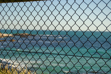 Fototapeta premium Landscape of the ocean behind a verge