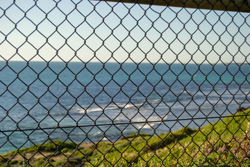 Landscape of the ocean behind a verge