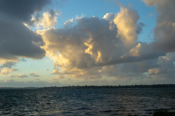 Doing skytesurf at sunset