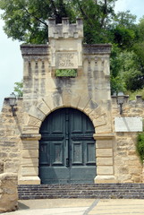 Ville de Pézenas, entrée du château fondé par les Celtes, forteresse de Jules César, département de l'Hérault, France