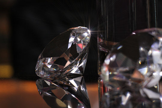 daimond on its refraction