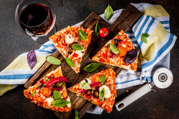 Pizza and red wine