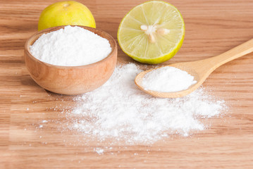 baking soda and lemon on wooden table