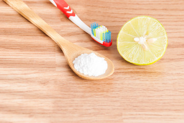 baking soda and lemon on wooden table