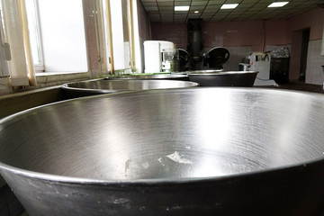 Bakery utensils: forms for baking round bread .