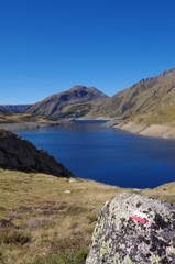 grand lac du lanoux dans les montange pyrénées