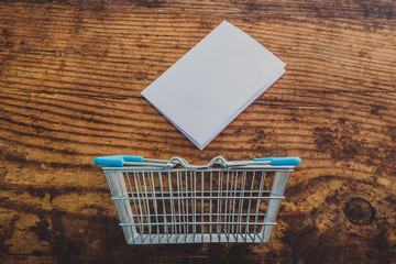 empty shopping basket with copyspace on memo paper