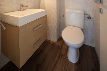Fototapeta premium Modern minimal bathroom with parquet