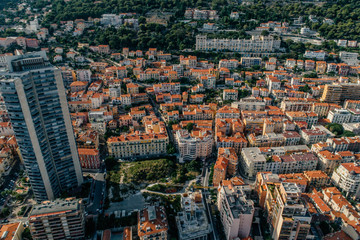 Fototapeta premium Wieżowce w Monako Riwiera miasta Monte Carlo Drone lato