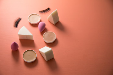 Makeup Schwämme, Beauty Blender, Camouflage Pfännchen und künstliche Wimpern