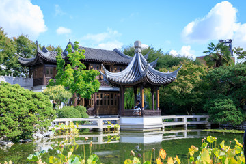 Naklejka premium Lan Su Chinese Garden in summer season. Garden Pavilion reflects in pond