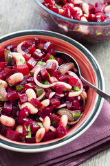 Salad with beetroot, kidney beans and pickles