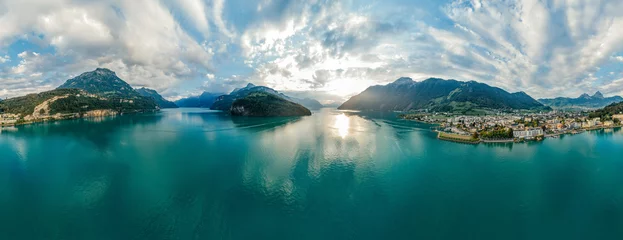 Schilderijen op glas Swiss Mountain Lake nature Drone drone Air 360 vr virtual reality drone panorama © Vivid Cafe