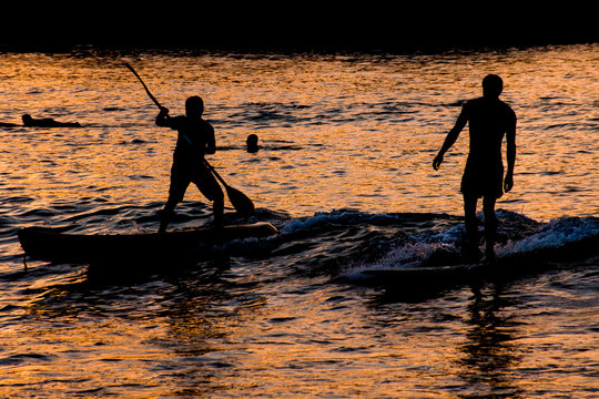 Atardecer deporte surf
