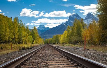 Fototapeta premium Canmore, Alberta, Railroad Tracks, Autumn, Fall, Canada, train tracks, three sisters