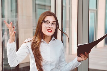 Business lady screams at subordinates. Conversation on high tones. showdown.