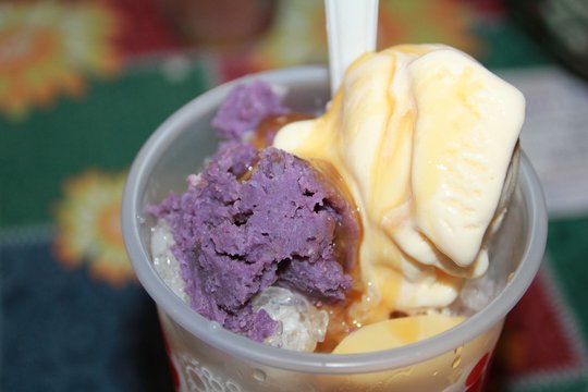 halo-halo, Filipino mixed fruit dessert, top view