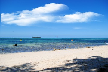 Fototapeta na wymiar Low tide at Micro Beach, with Managaha Island in the distance