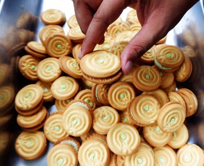 Round salted cracker cookies