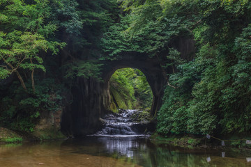 Fototapeta na wymiar 夏の亀岩の洞窟の風景