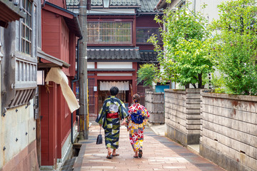 城下町金沢 路地を歩く和装カップル