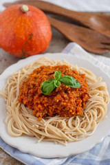 Spaghetti mit Kürbis Bolognese 