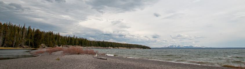 Obraz premium Thin peninsula of sand called Hard Road to Follow on the banks of Yellowstone Lake in Yellowstone National Park in Wyoming United States